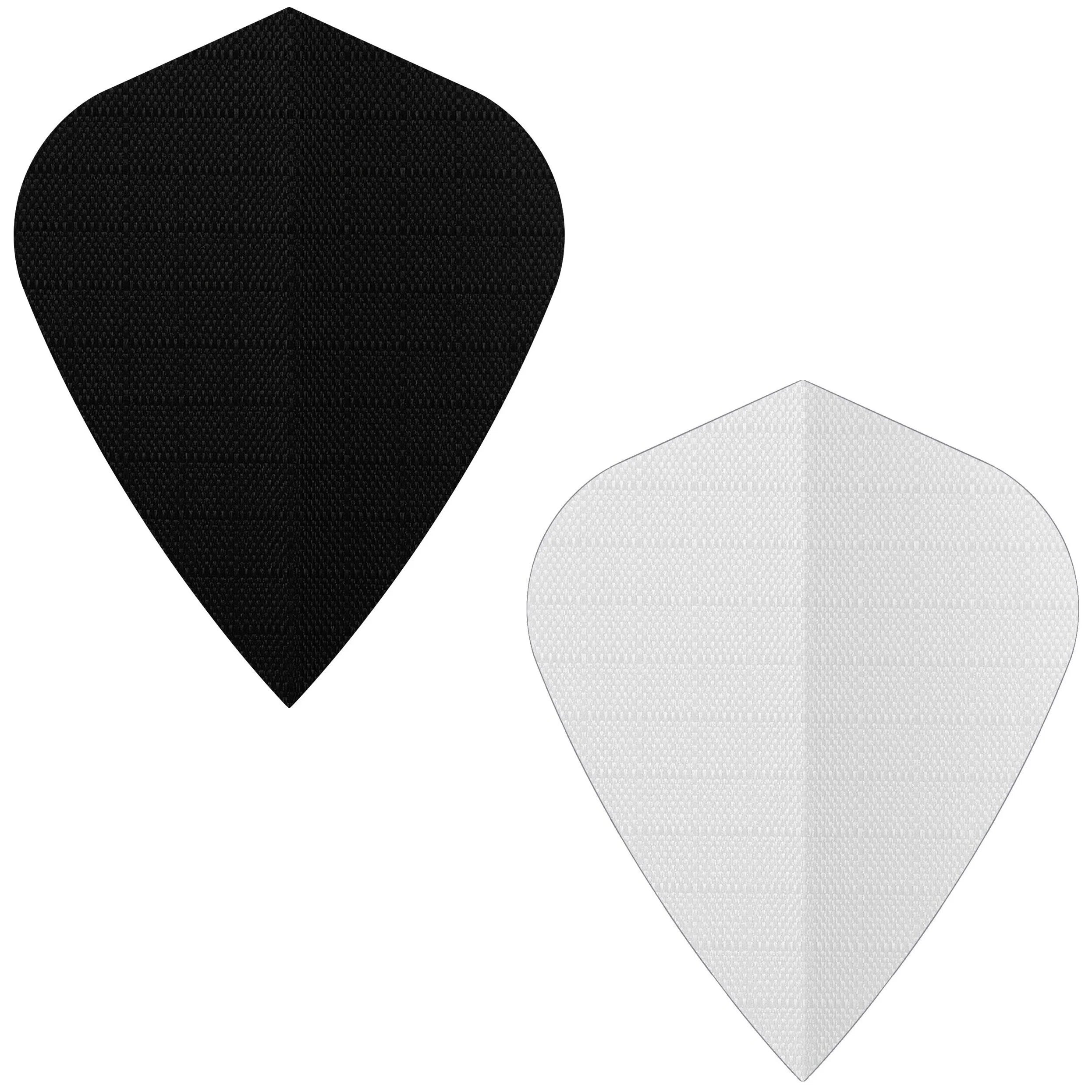 Designas Longlife Fabric Nylon „Stoff“-Dart-Flights mit schwarz-weißen drachenförmigen Schutzvorrichtungen aus strapazierfähigem Stoff für dauerhafte Belastbarkeit. Das strukturierte schwarze Panel befindet sich links, das weiße rechts, auf einem schlichten weißen Hintergrund.