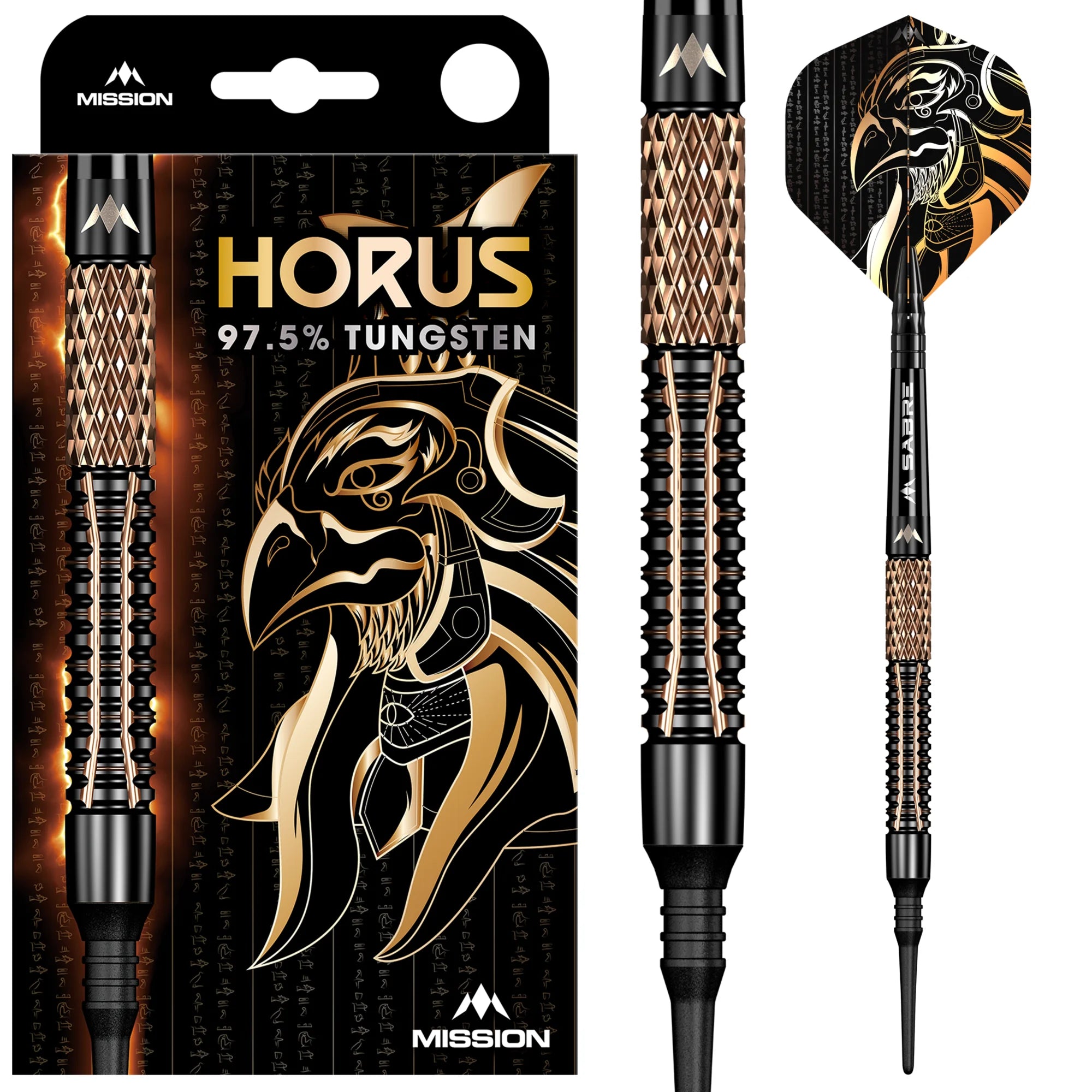 Nahaufnahme des Mission HORUS Softdart 19 g/97,5 % von Mission, mit einem stilisierten Falkenkopf-Design in Gold auf der Verpackung und dem Dart-Flight, veredelt mit langlebiger PVD-Beschichtung. Der schwarz-goldene Dart verfügt über einen strukturierten Griff für Präzision.