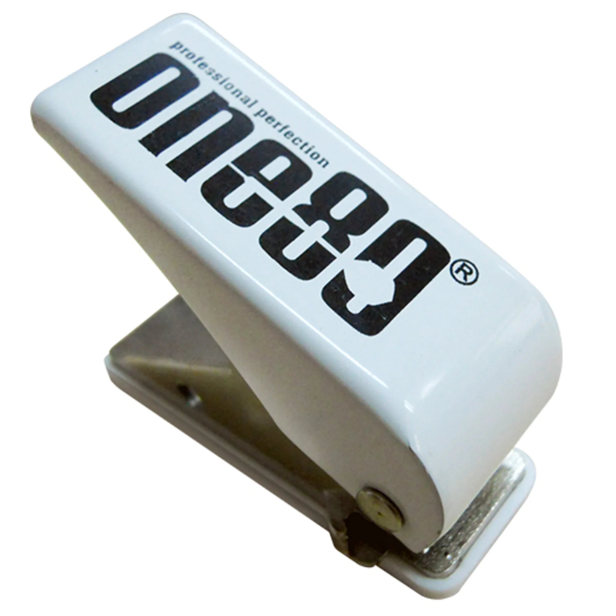 Der One80 Dart Flight Punch zeigt eine auffällige „One80“ in Schwarz mit einer Dartgrafik in der „8“. Er verspricht „professionelle Perfektion“ und hat ein geschwungenes Design mit strukturierten Metallschleifflächen, einschließlich Schlitzen zur Befestigung von Dartschaftringen oder Flights.